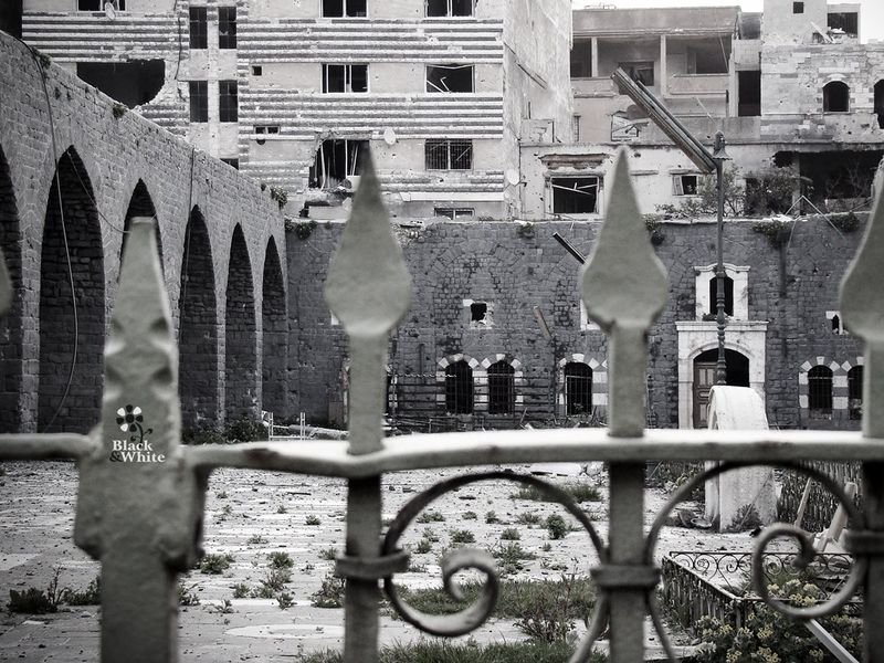 ملف:باحة المسجد النوري بعد التدمير.jpg