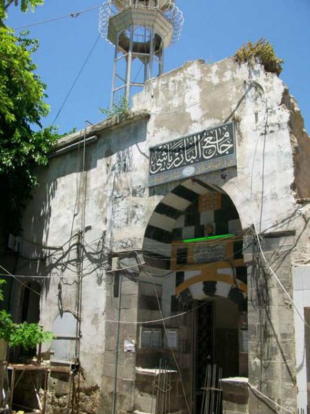 ملف:مسجد البازرباشي-مدخل-دمار الحرب.jpg